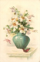 Ретро открытки - Белые анемоны в высокой зелёной  вазе и бабочка