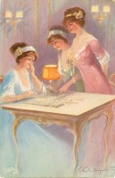 Ретро открытки - Три дамы в вечерних платьях и пасьянс