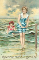 Ретро открытки - Девушка в полосатом купальнике