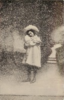Ретро открытки - Девочка на тропинке под снегом