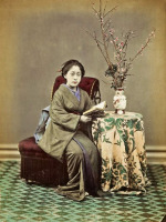 Ретро открытки - Японія.  Жінка читає книжку.