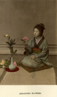 Ретро открытки - Японія.  Жінка з квіткою.