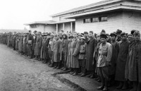 Прибалтика - Советские военнопленные в пересыльном лагере