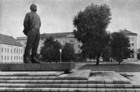 Литва - Клайпеда, памятник Ленину на центральной площади