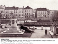 Литва - Клайпеда (Мемель). Сульптура Боруссия сброшена с пьедестала