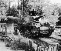 Литва - Первые километры по советской земле – танк Pz.35(t) 6-й танковой дивизии Вермахта движется по территории Литовской ССР. 1941 год