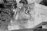 Рига - Братское кладбище. Скульптура «Умирающий всадник»