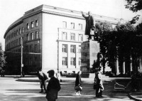 Рига - Памятник В. И. Ленину у здания Совета Министров Латвийской ССР