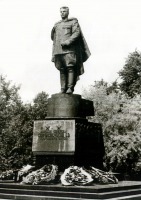 Вильнюс - Памятник Генералу Армии Черняховскому в Вильнюсе