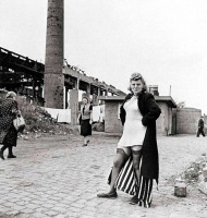 Эссен - Германия, Эссен, 1947 год - Немецкая проститутка вблизи остатков заводов Круппа