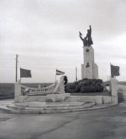 Венгрия - Памятник советским парламентерам на шоссе Вегейш, расстрелянным гитлеровцами в 1944 году