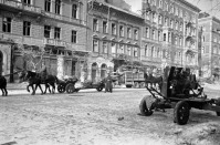 Будапешт - Вид артиллерийских орудий на одной из улиц Будапешта, освобожденного советскими войсками от гитлеровцев