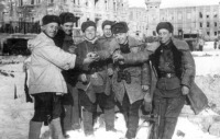 Солдаты и офицеры Советской армии - Бойцы 138-й мотострелковой бригады, принимавшие участие в освобождении Сталинградского вокзала