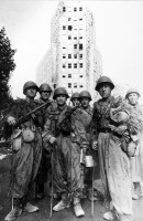 Солдаты и офицеры Советской армии - Группа бойцов-саперов Красной Армии в Белграде сразу по окончании боев за город.