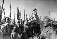 Солдаты и офицеры Советской армии - Митинг советских бойцов на границе с Восточной Пруссией