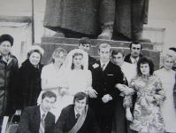 Ретро свадьба - Фото у памятника.