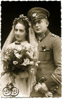 Ретро свадьба - Восточная Пруссия. Молодожены из Тильзита. Жених ревир-обервахтмайстер моторизированной жандармерии. Фото 11 октября 1940 года.