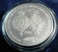 Старинные деньги (бумажные, монеты) - 25 пенсов