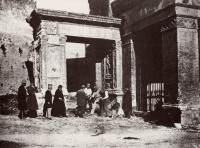Италия - Игроки в морру перед Арко дельи Арджентари, около 1860
