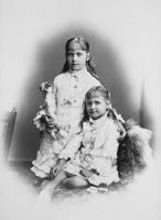 Ретро знаменитости - Принцессы Алиса и Мария Гессенские . 1878 . Дармштадт.