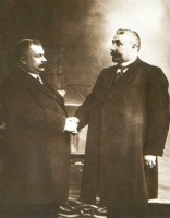 Ретро знаменитости - Начальник Петербургской сыскной полиции в 1903-1915 годах действительный статский советник Владимир Филиппов (слева)