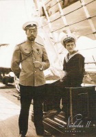 Ретро знаменитости - Император Николай II и цесаревич Алексей на яхте 
