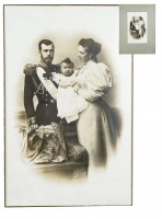 Ретро знаменитости - Фото Императора Николая II с супругой Императрицей Александрой Федоровной и дочерью Великой Княжной Ольгой.