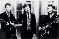 Ретро знаменитости - Пол Маккартни, Джон Леннон и Джордж Харрисон на свадебном приеме, 1958.