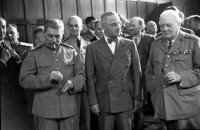 Ретро знаменитости - Иосиф Сталин, Гарри Трумэн и Уинстон Черчилль на Потсдамской конференции