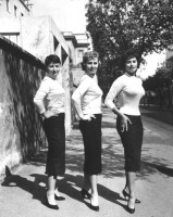 Ретро знаменитости - Софи Лорен с мамой (в центре) и сестрой
