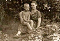 Ретро знаменитости - Владимир Путин в возрасте 6 лет со своей матерью. 1958 год