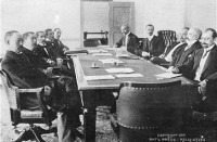 Ретро знаменитости - Делегации Российской империи и Японии обсуждают договор о нейтралитете в Портсмуте, США, 1905
