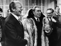 Ретро знаменитости - Л.И.Брежнев в шубе подаренной ему президентом США Д.Фордом во время встречи во Владивостоке