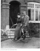 Ретро знаменитости - Сэр Артур Конан Дойл с женой на велосипеде. 1892 год.