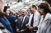 Ретро знаменитости - М.С. Горбачёв на встрече с рабочими  завода Рено под Парижем