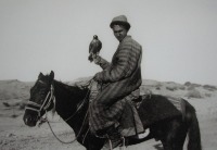 Киргизия - Алайские киргизы. Киргизский охотник с соколом, 1906