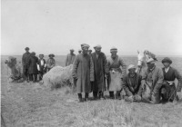 Киргизия - Группа киргизов долины р. Текес, 1906-1908