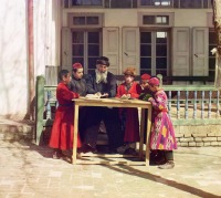 Узбекистан - Самарканд. Группа еврейских мальчиков с учителем, 1911