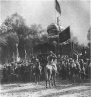 Ташкент - Поднятие Красного знамени в честь провозглашения Советской власти в Ташкенте.