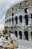 Рим - British soldiers visit the Colosseum while on leave in Rome.