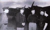 Авиация - Полковник М.Г.Мачин и инженер-полковник П.С.Киселёв с американскими военными.  Аляска, 1942