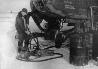Авиация - Заправка самолёта перед вылетом  на аэродроме Алсиба. 1942-1945
