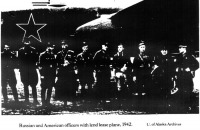 Авиация - Русские и американские офицеры возле самолёта ленд-лиза. Аляска, 1942