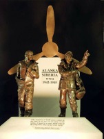 Авиация - Такой памятник открыт на Аляске в Фэрбенксе, США, в память о великой трассе Аляска - Сибирь.