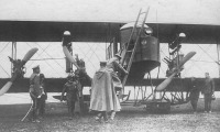 Авиация - Красное Село. Ознакомление Императора Николая II с самолетом 