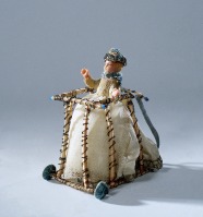 Игрушки - Фарфоровая куколка в ходунках