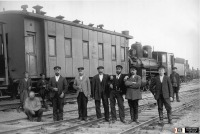 Железная дорога (поезда, паровозы, локомотивы, вагоны) - Служащие железнодорожных мастерских на ст.Челябинск.