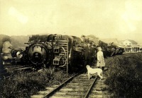 Железная дорога (поезда, паровозы, локомотивы, вагоны) - Крушение поезда в результате землетрясения.