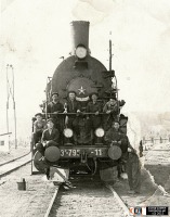 Железная дорога (поезда, паровозы, локомотивы, вагоны) - Железнодорожники   на паровозе Эр795-11, ст.Нязепетровская,Челябинская область.