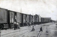 Железная дорога (поезда, паровозы, локомотивы, вагоны) - Вагоны для жителей спасающихся от наводнения,Покровск,АССР Немцев Поволжья